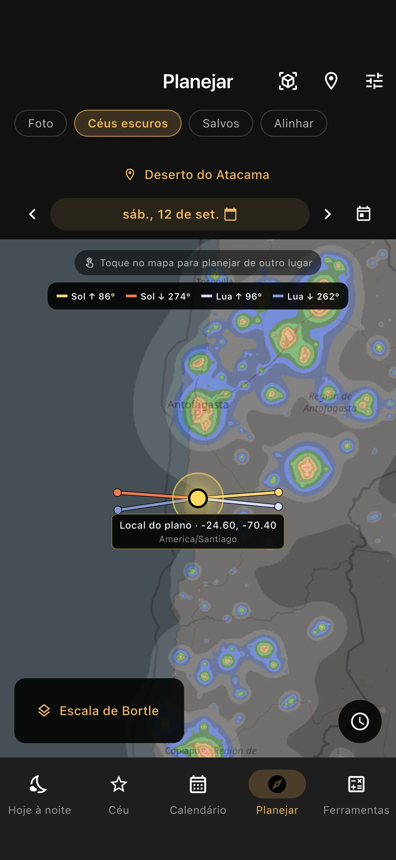 Mapa de céus escuros com poluição luminosa, local de planejamento e direções do Sol e da Lua.